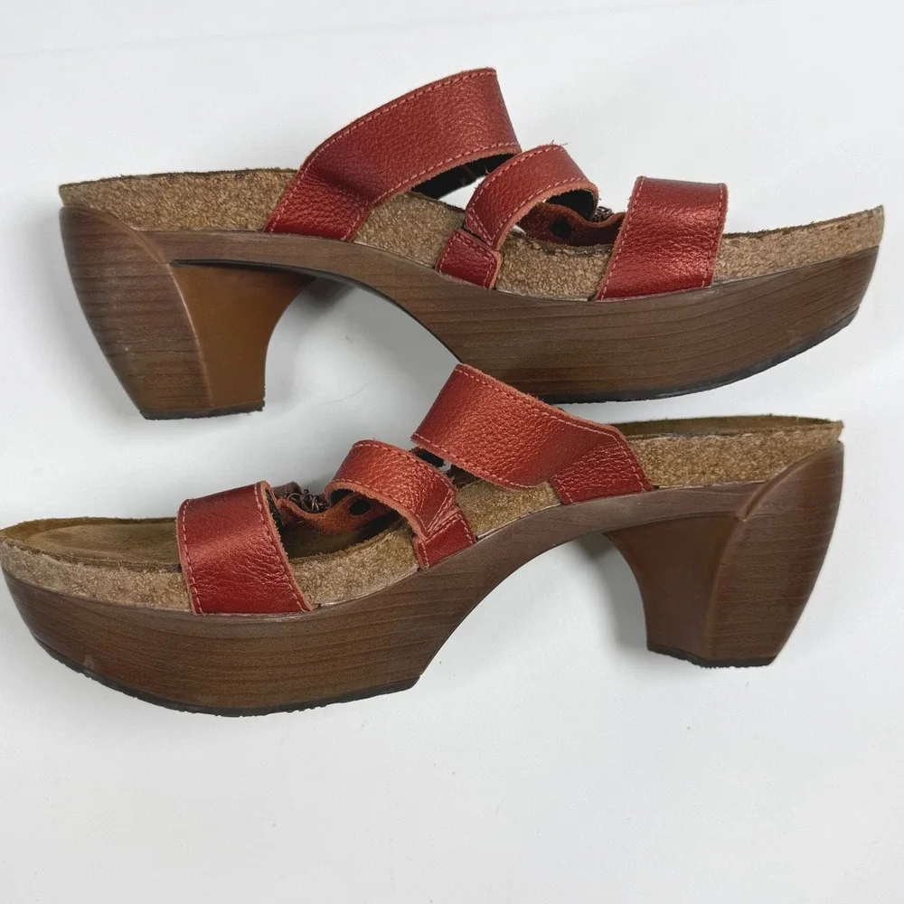 Naot Womens Brick Metallic Red Leather Multi Strap Chain Sandals Size 40 L9 Heel